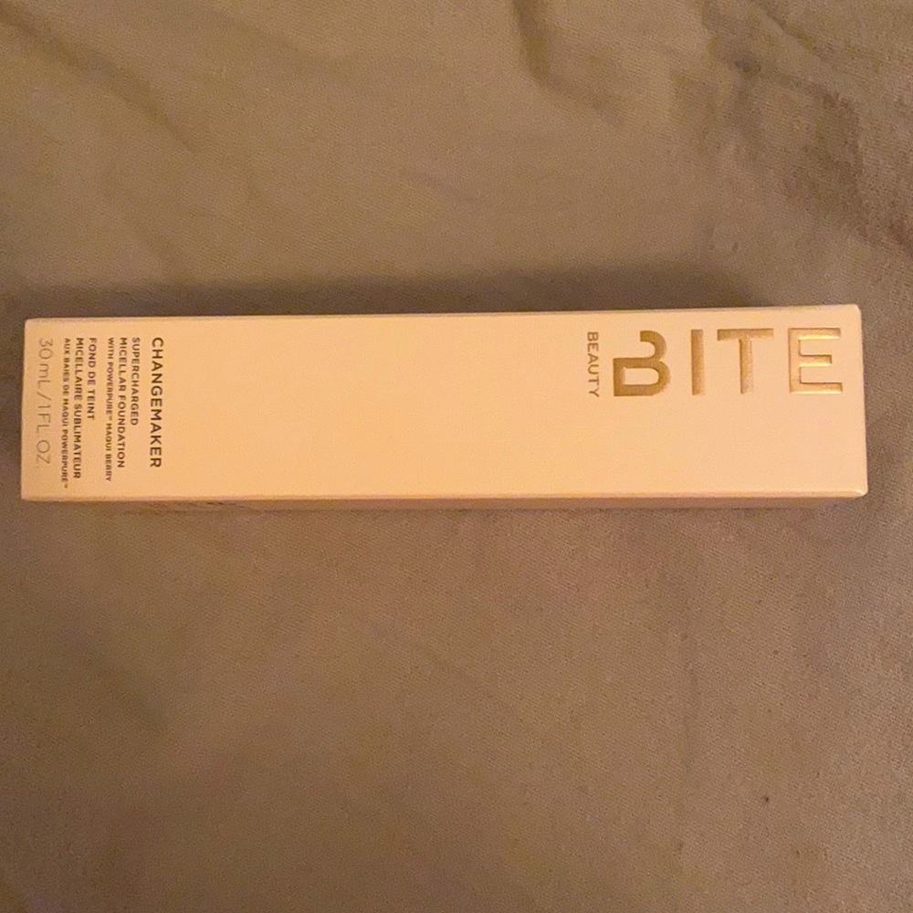 Super charged micellar foundation L 40